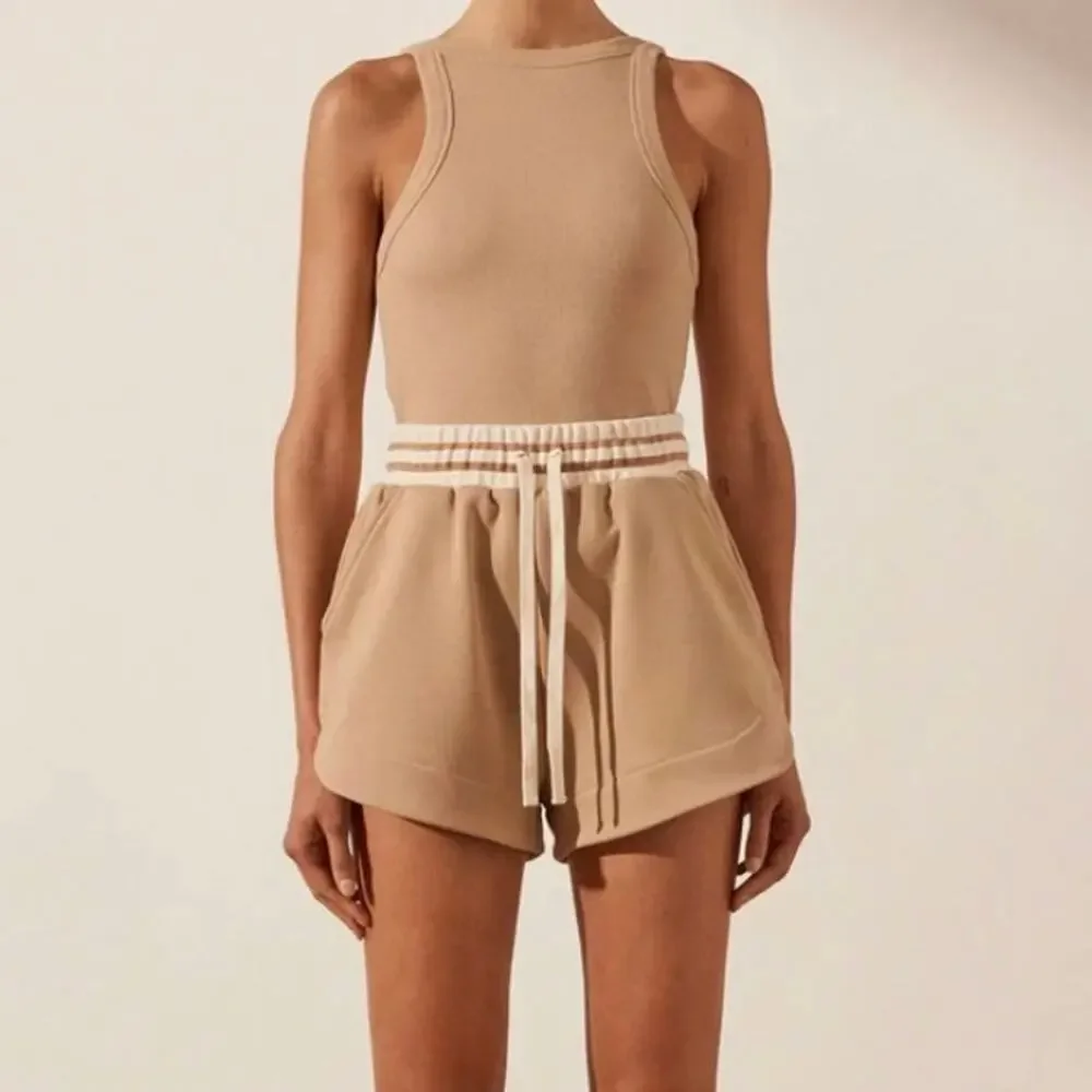 Shona Joy SJ CURVED HEM SHORT – TANS